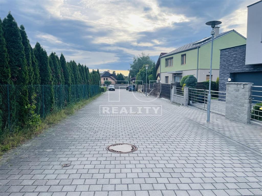 Predaj slnečný stavebný pozemok v Záhorskej Bystrici-Vlkovka