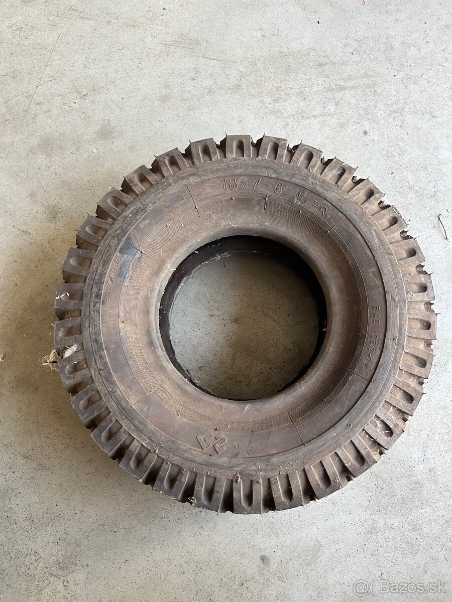 Pneu 18x7-8