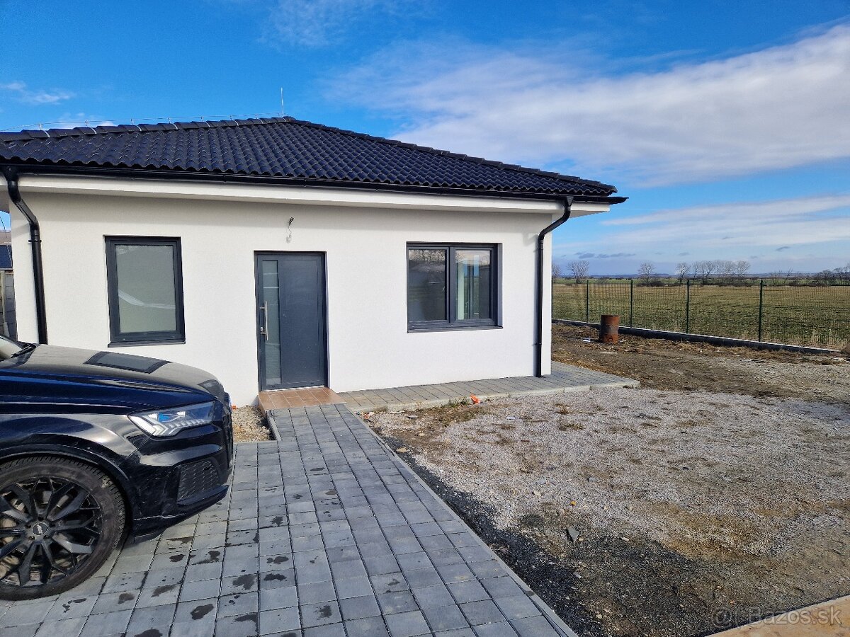 Samostatne stojaci dom v obci Častá