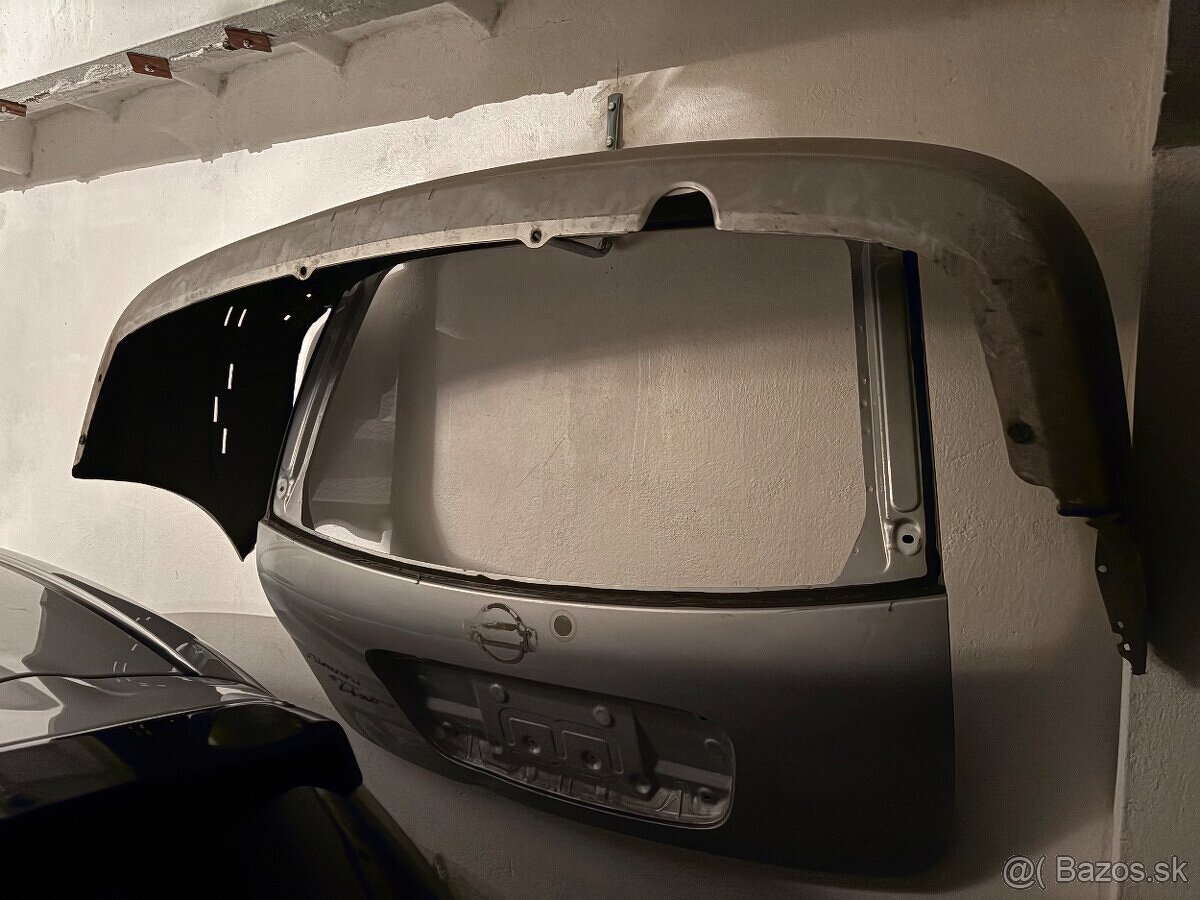 Darujem zadny kufor a blatnik pre Nissan Almera Tino