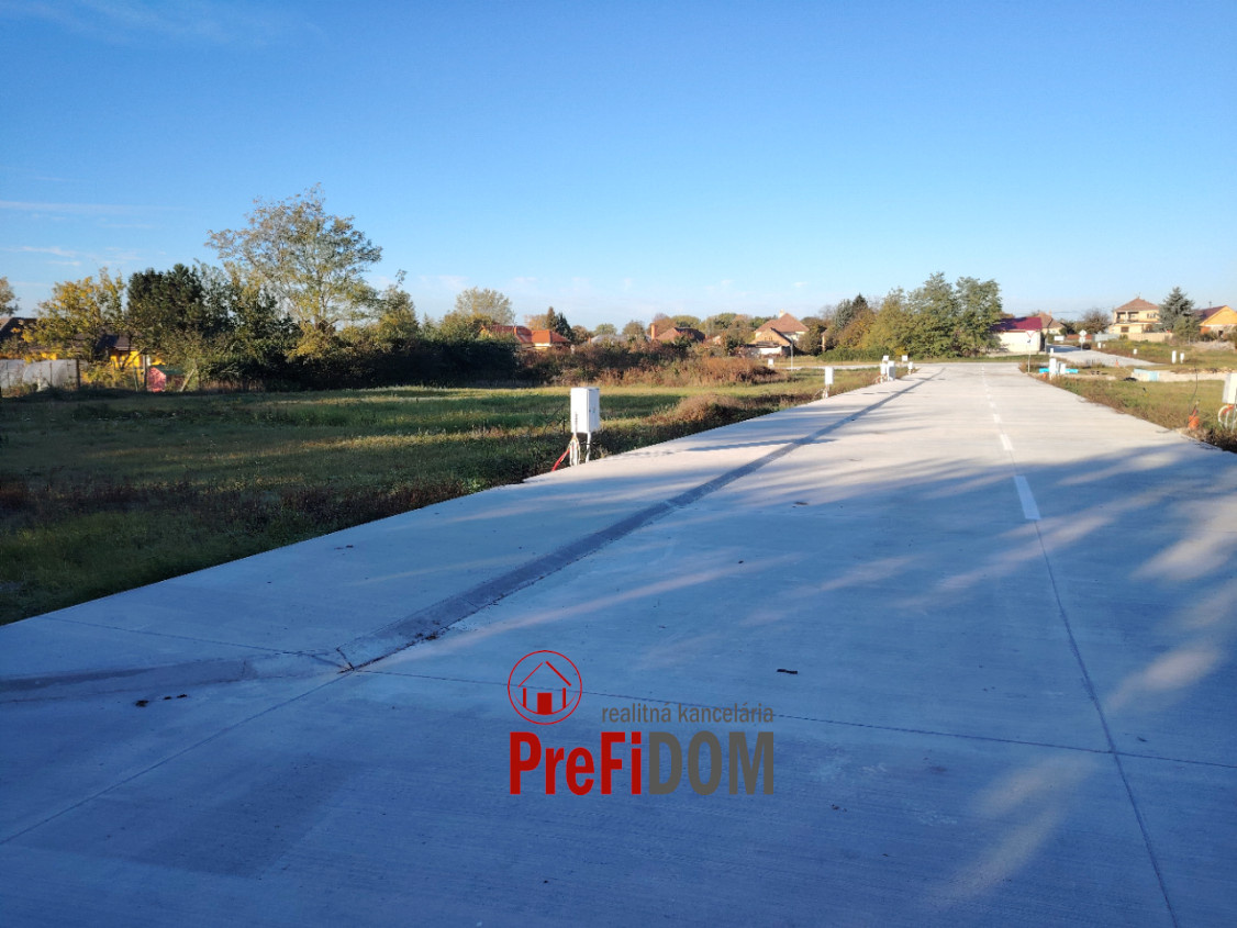 PREDAJ stavebný pozemok v meste Šurany - Nitriansky Hrádok.