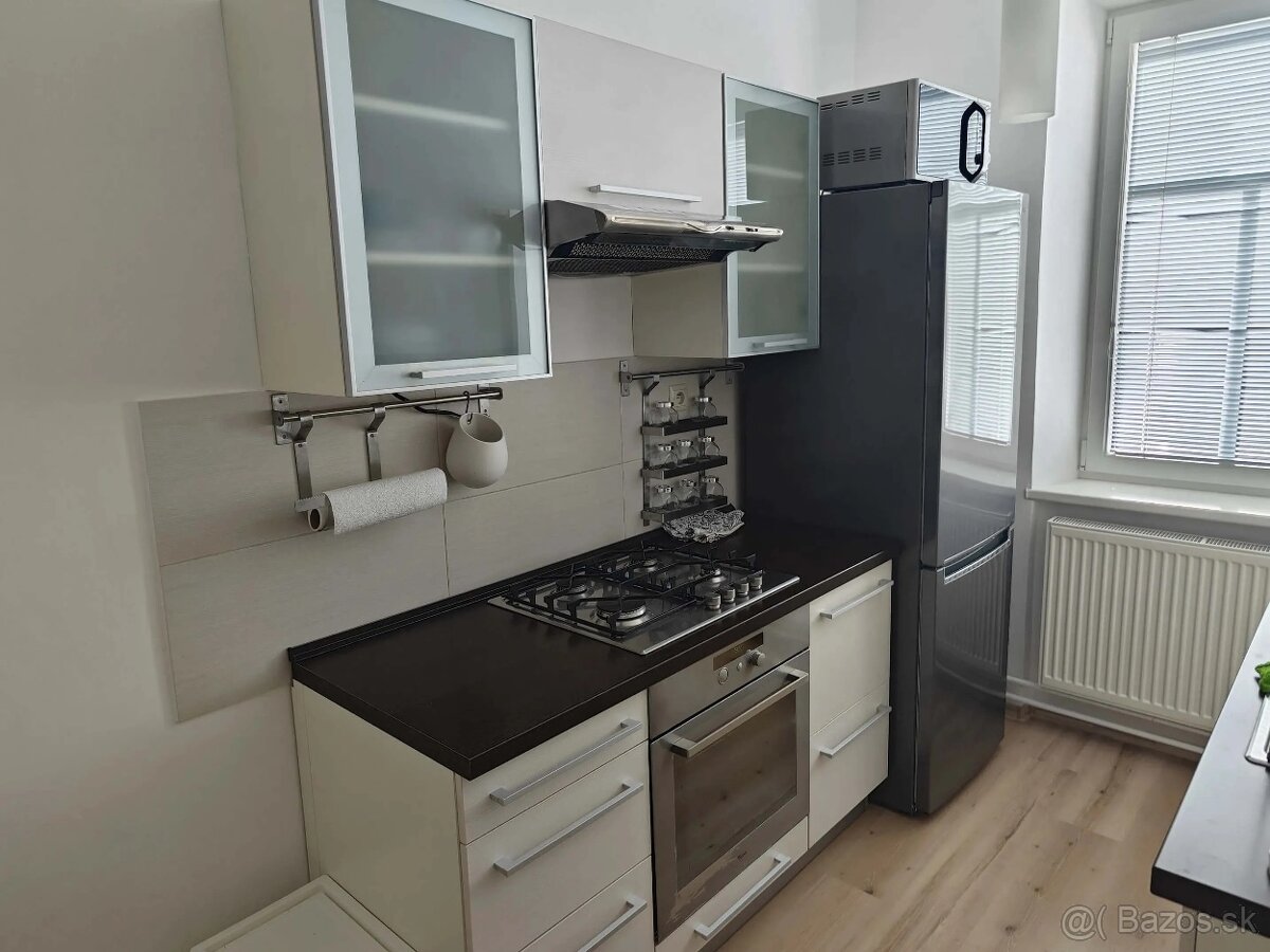 1 izb pri Vajnorskej - komplet zariadený