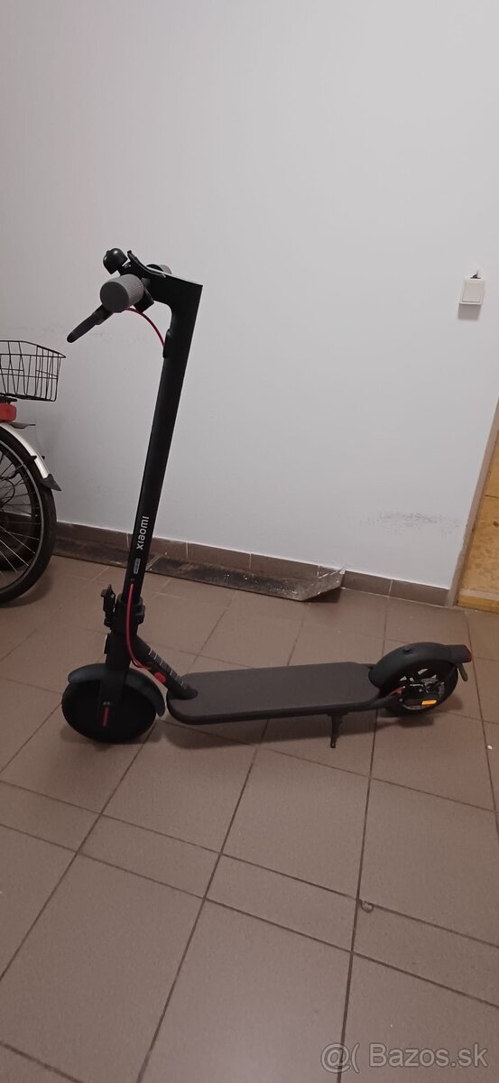 Elektrická kolobežka Xiaomi scooter 4