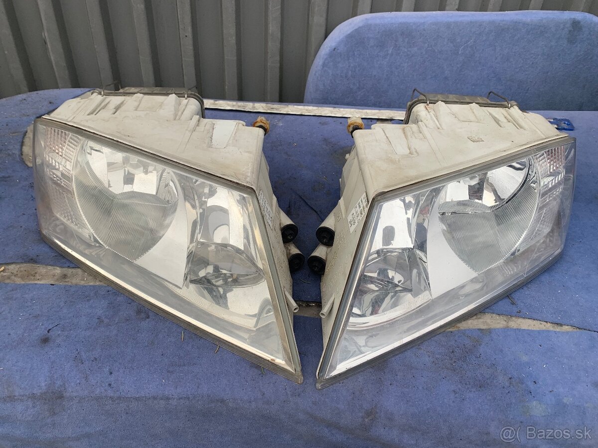 Predam predne svetla Skoda Octavia II