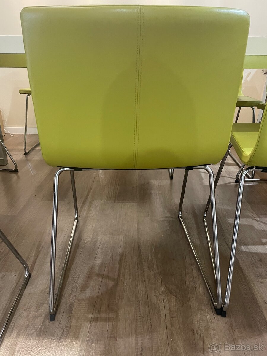 Zelena kožená stolička