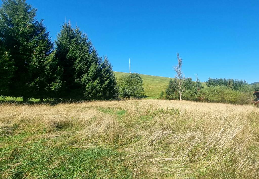 Predaj jedinečného pozemku na výstavbu kúsok od centra obce 