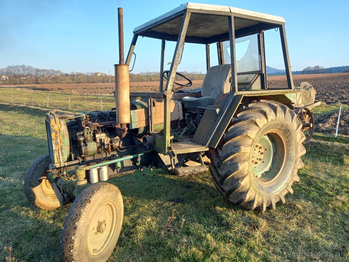 Predám traktor ZETOR stvorvalec, bez TP a ŠPZ. Traktor poj