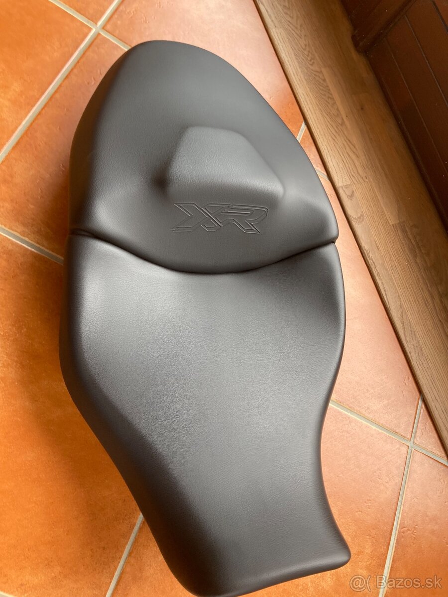 BMW S1000XR, original štandardné sedlo