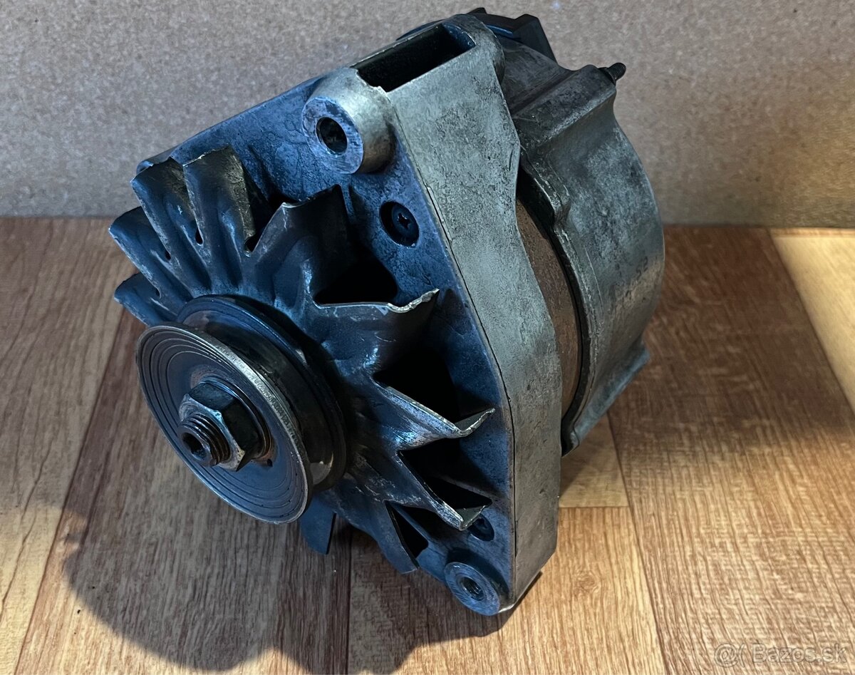 Alternátor BMW E30 14V 90A