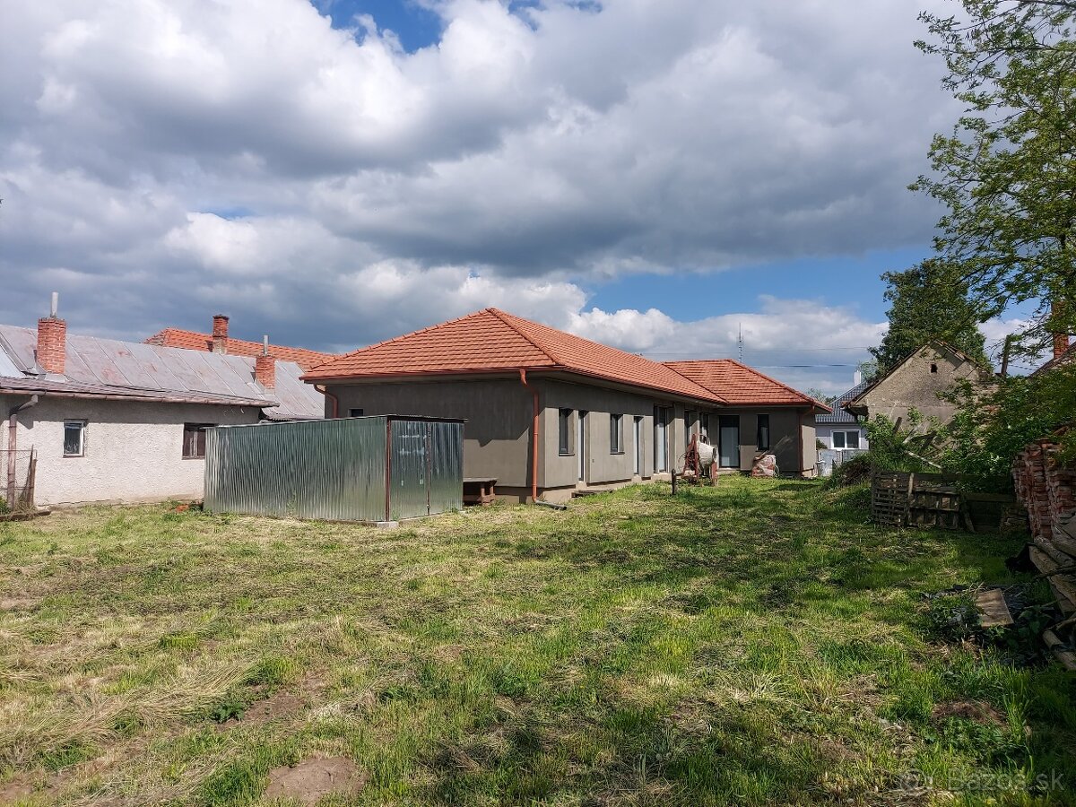 Dom na predaj s pozemkami