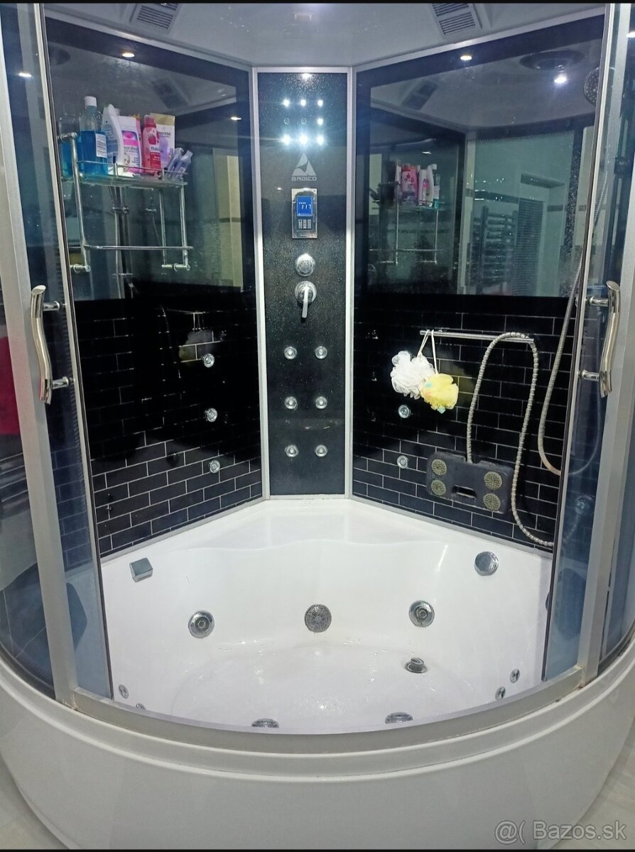 Luxusný sprchovací box s vírivou vaňou
