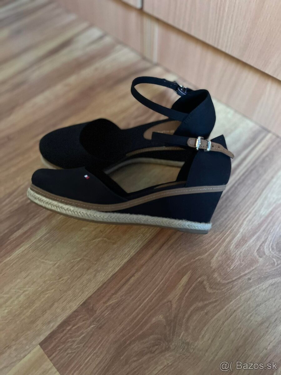 Dámske tenisky Tommy Hilfiger