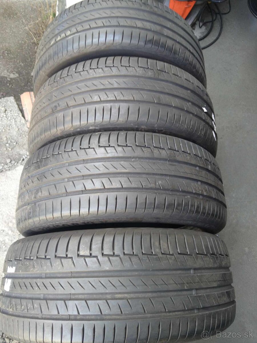235/50 R 19 letné CONTINENTAL.