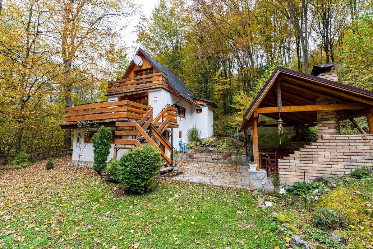 NA PREDAJ KRÁSNA CELOROČNÁ CHATA NA RUŽÍNE