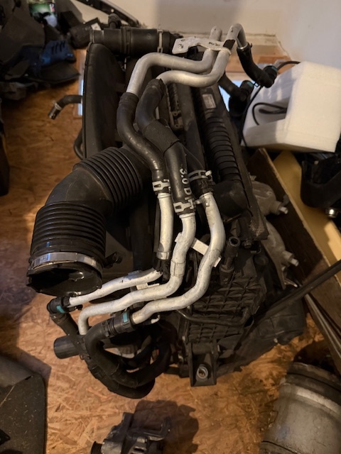 Land Rover Discovery 4 L319 3.0d Chladič motora