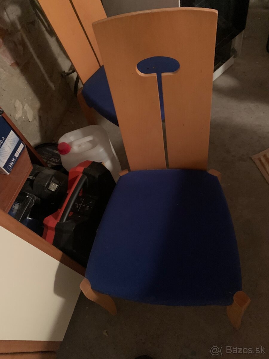 Jedálensky stôl so stoličkami