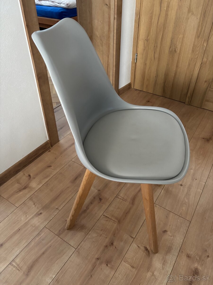 Jedalenske stoličky Kris