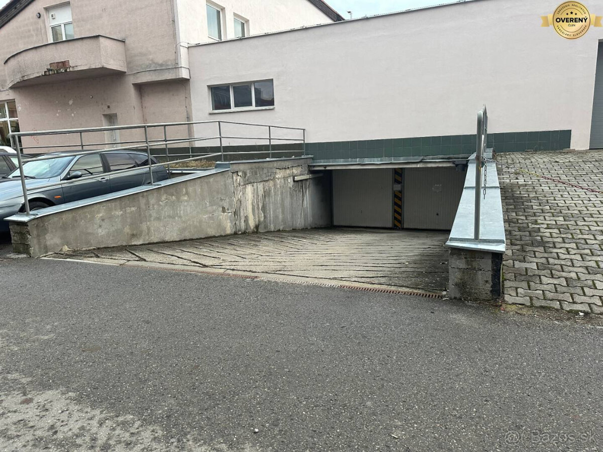 GARÁŽ v centre mesta PÚCHOV