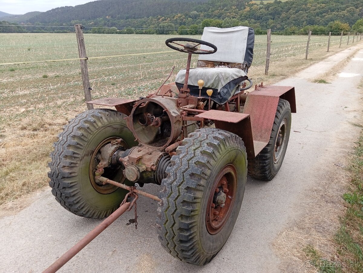 Traktor podvozok Tatra 805