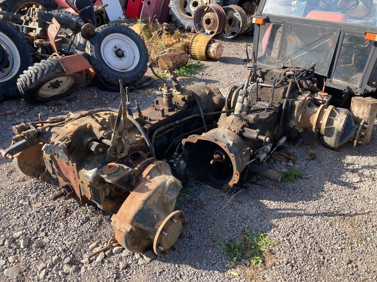 predám zadné časti traktora zetor major 6911-7745