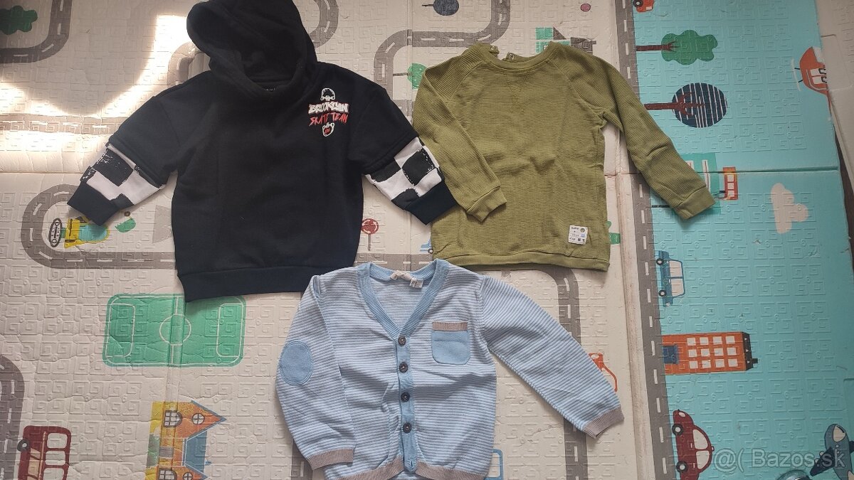 Mikiny a svetrík 92