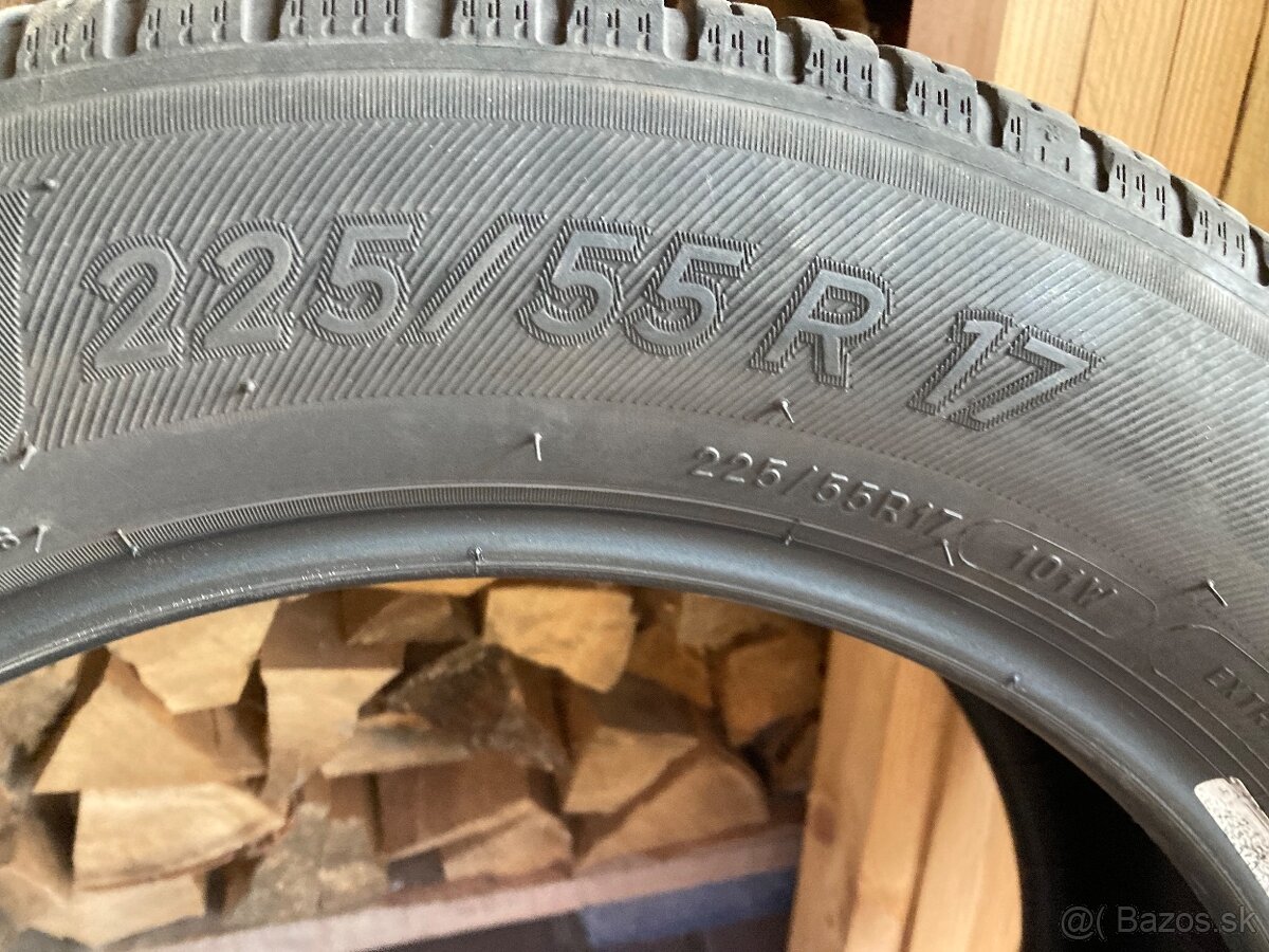 Predám celoročne pneu Michelin R17