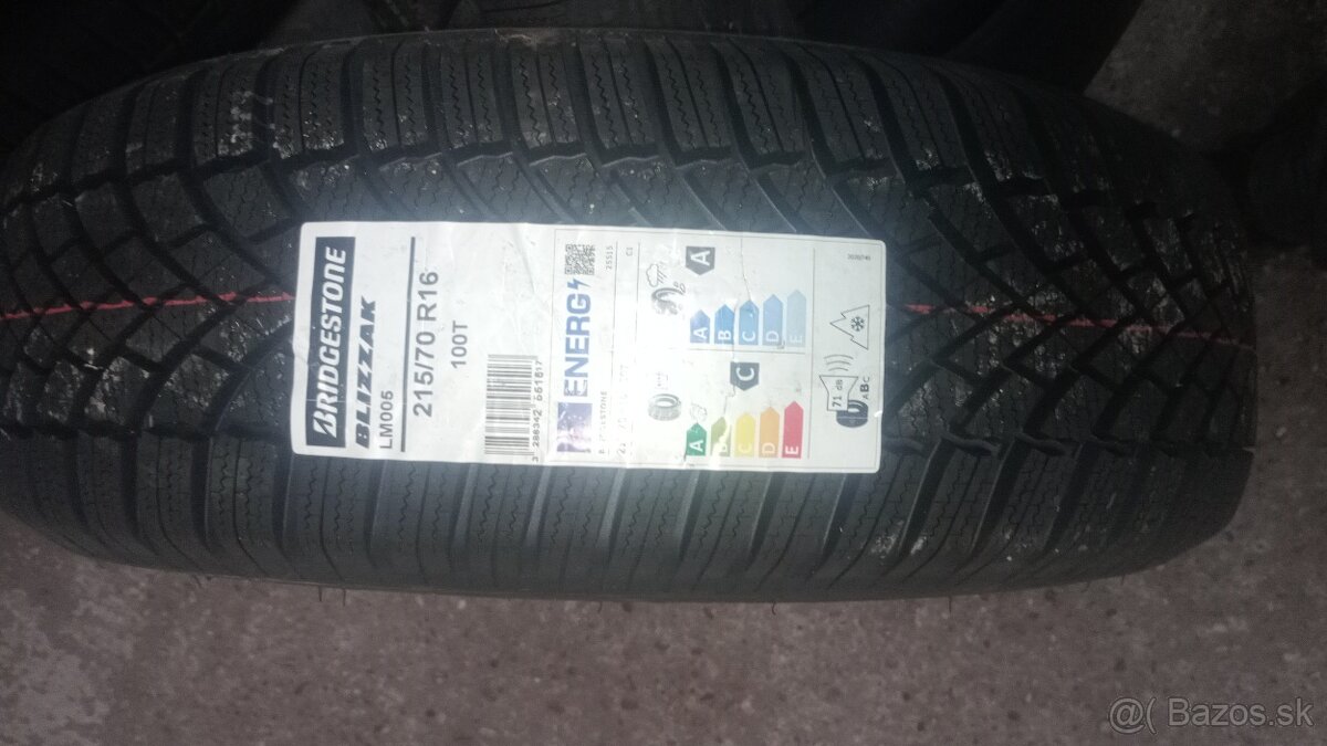 215/70r16 bridgestone blizzak lm005