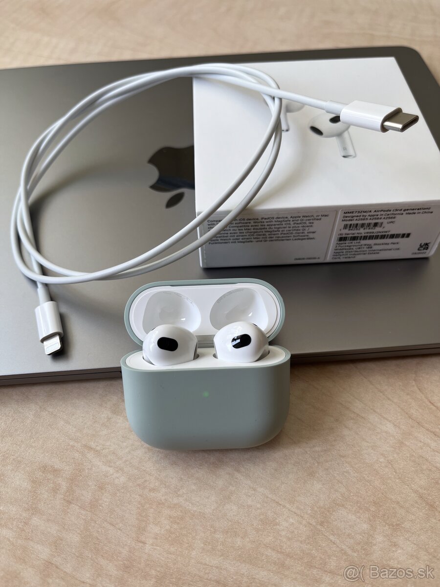 Apple AirPods 3. generácie s MagSafe nabíjacím puzdrom