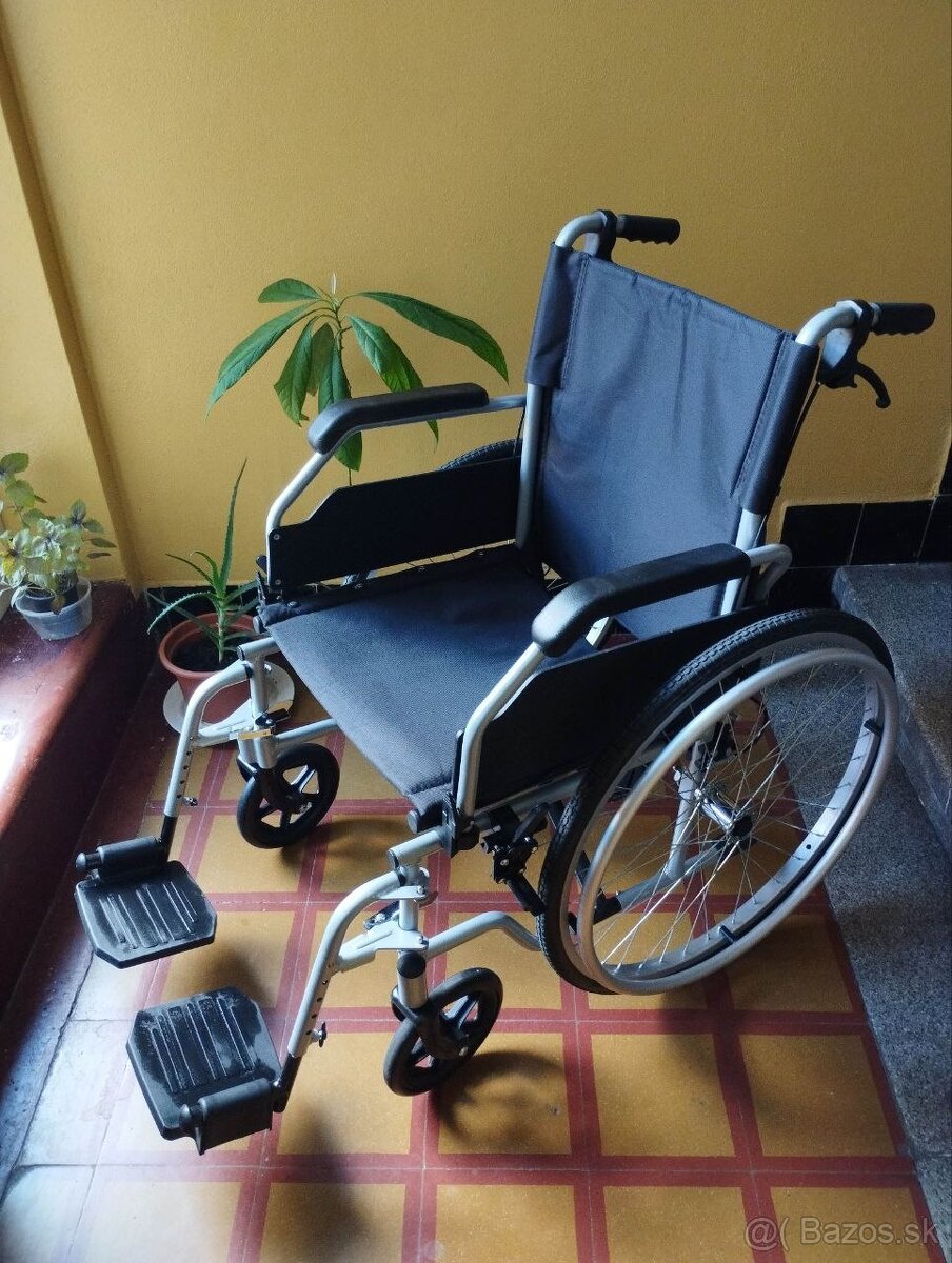 Invalidný vozík odľahčený UNIZDRAV LIGHT