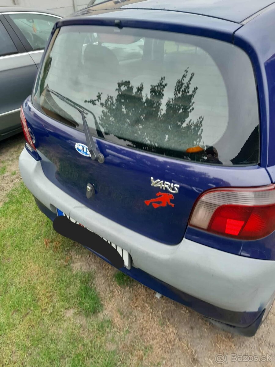 Predám Toyota yaris 1.0
