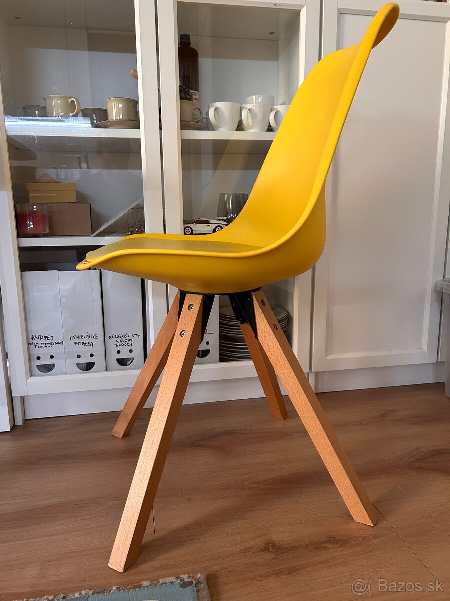 Žlté drevené stoličky 2ks