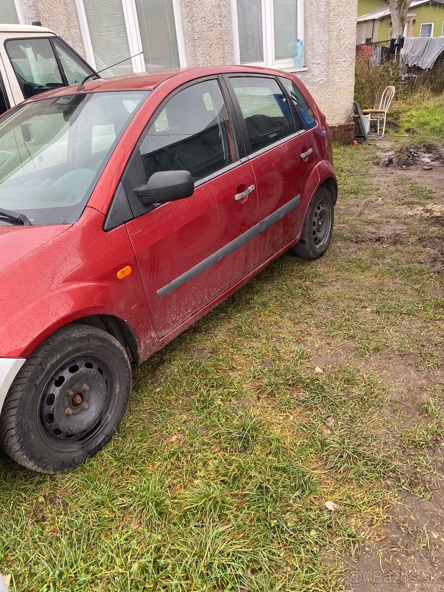 Predam ford fiesta 1.3 bindzin  na dieli