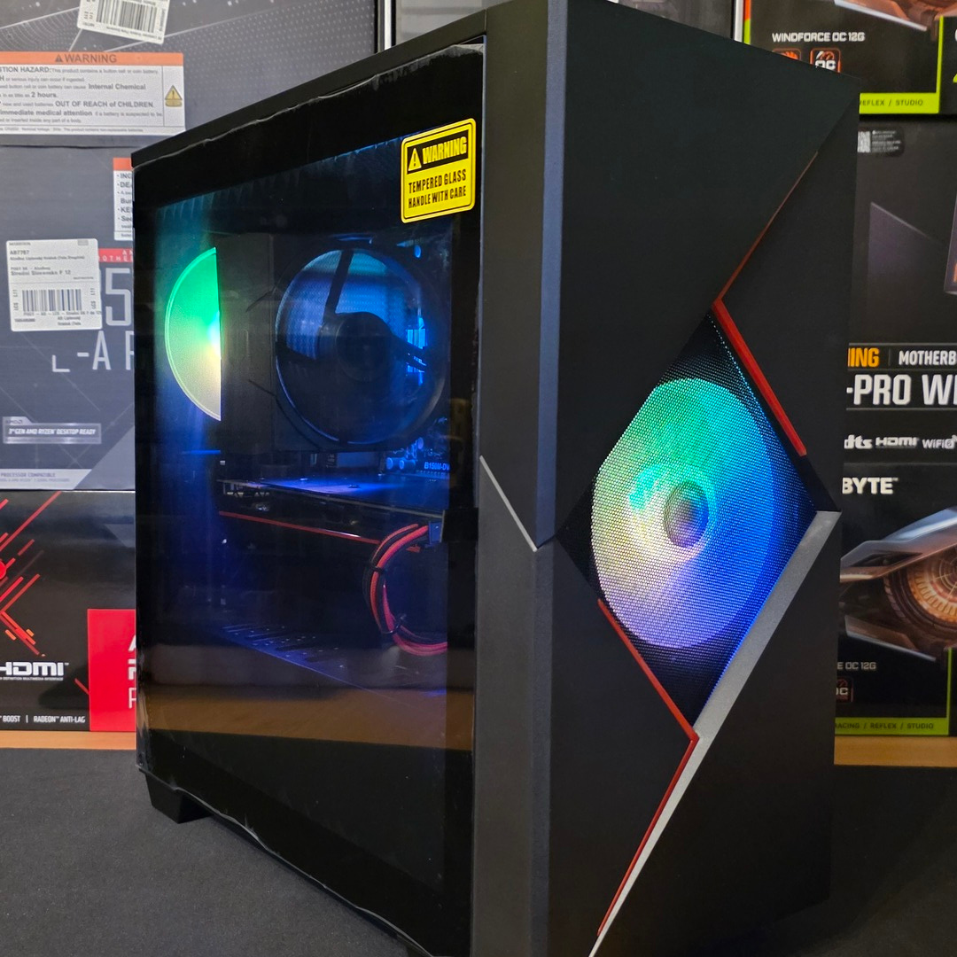 Intel Core i7-6700, GTX 1080 8GB, 16GB RAM, SSD, RGB