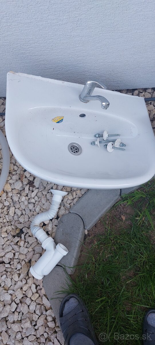 Predám dve umyvadla