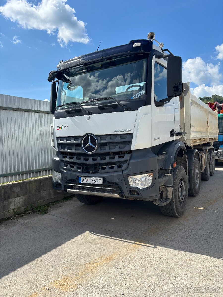Mercedes Benz Arocs 3243