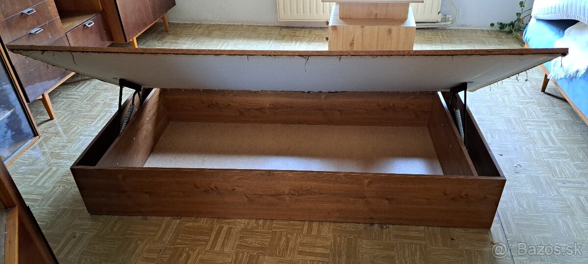 Darujem starodávny nábytok