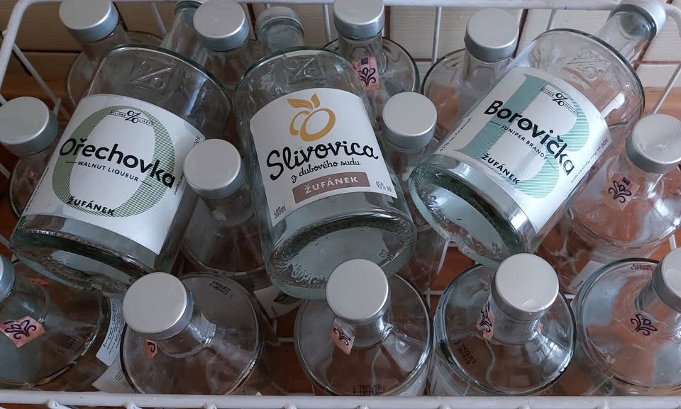 sklenene fľaše 0,80 Eur/ks