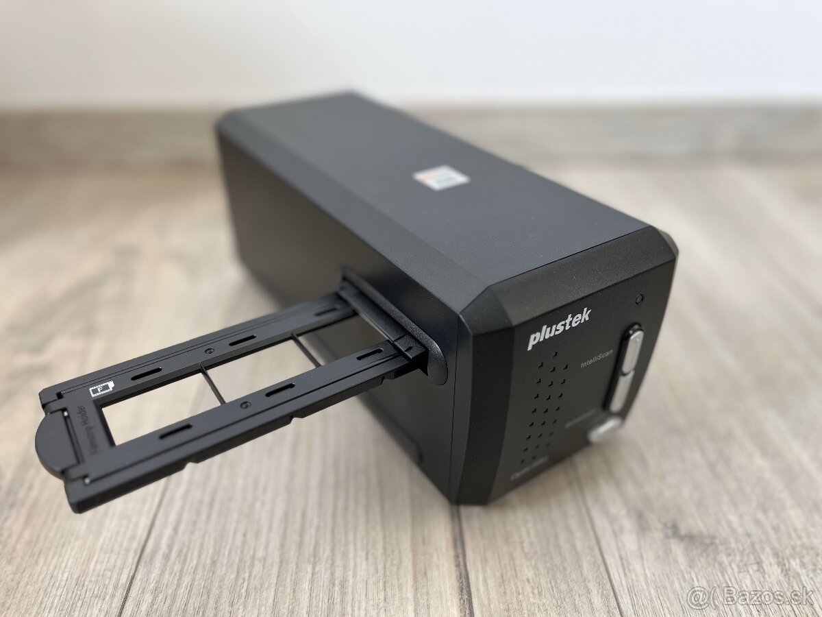 Skener film negatívov a diapozitívov Plustek OpticFilm 8200i