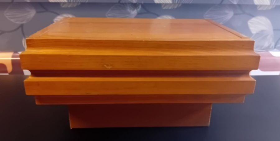 DIZAJNÉRSKY NOČNÝ STOLÍK