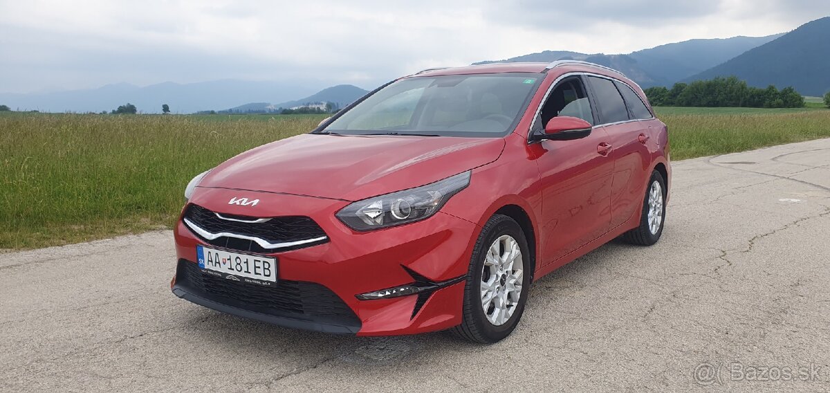 Kia Ceed SW 1.5 T-GDi Gold, MT6, 8/2023