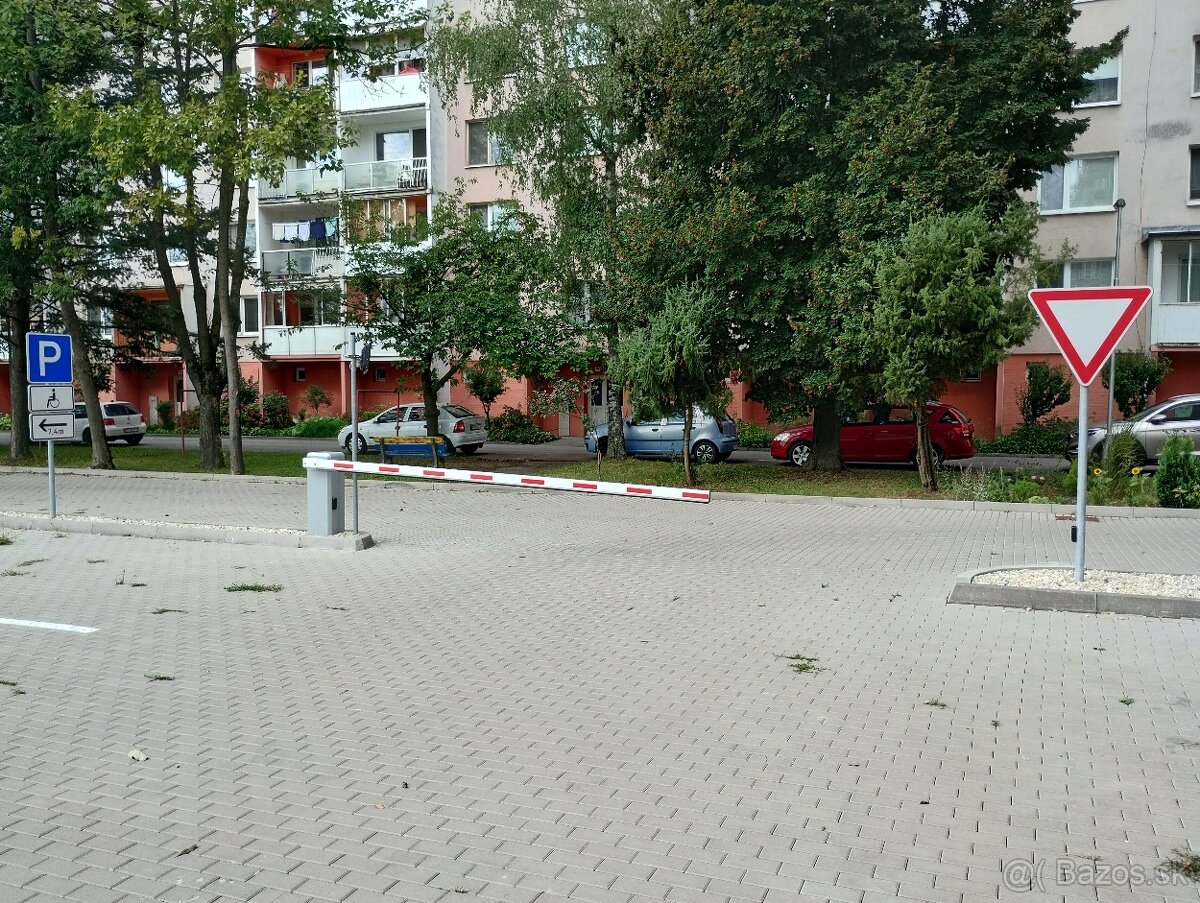Prenájom 2-izbovy byt s park. miestom