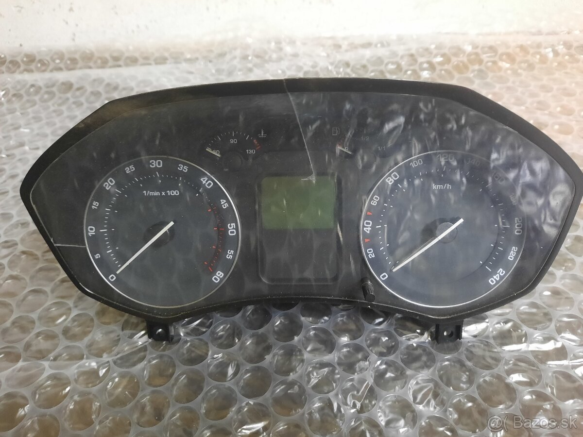 Skoda Octavia 2 pristrojova doska budiky. 1,9tdi 77kw.