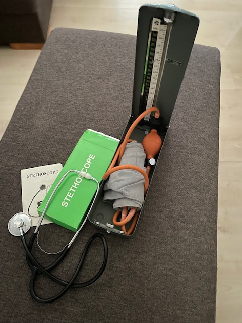 Ortutovy tlakomer, stetoskop