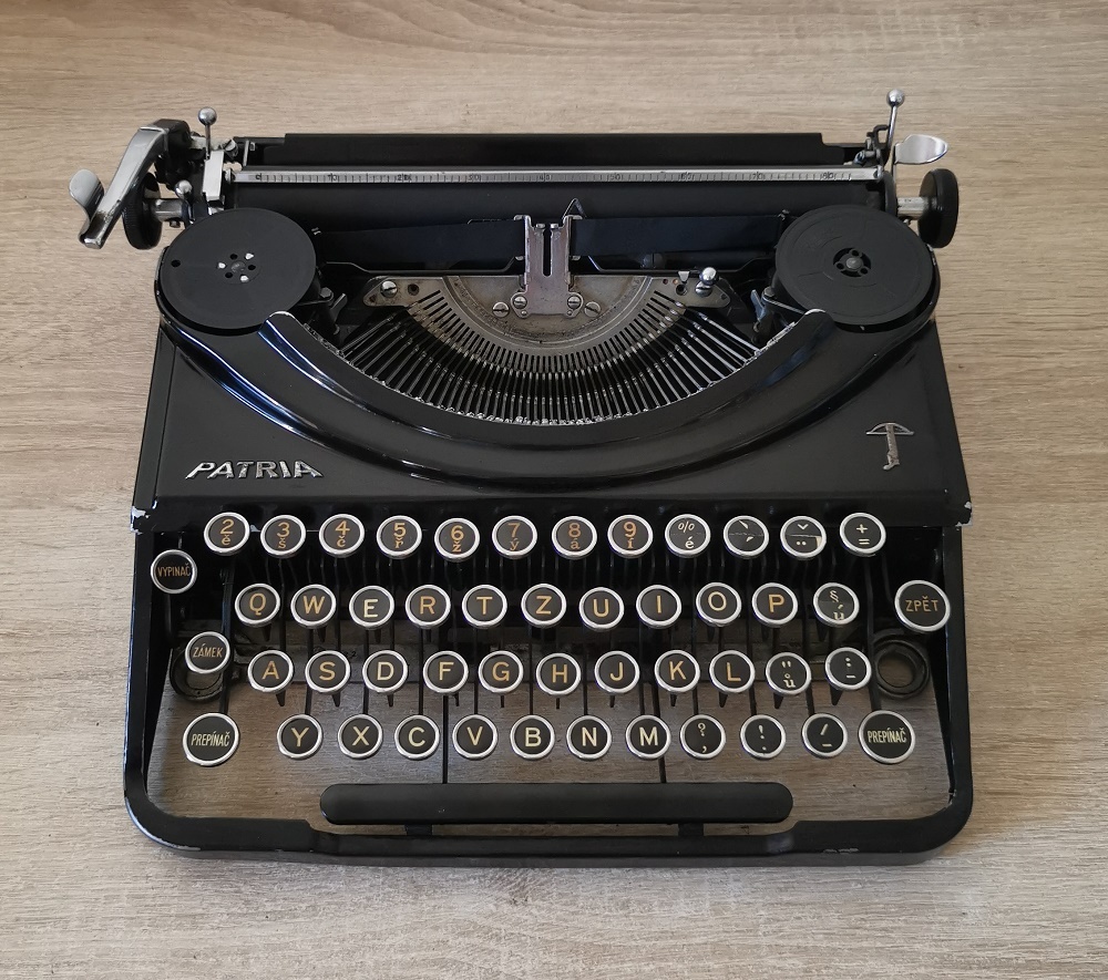 Starožitný švajčiarsky písací stroj PATRIA z roku 1938