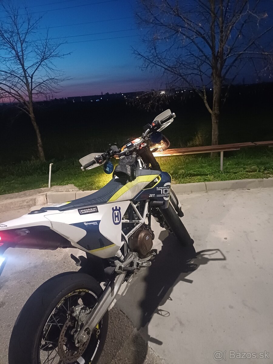 Husqvarna 701 super moto