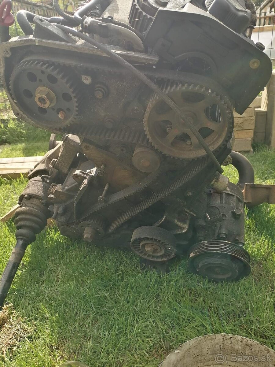 Predám motor na Alfa Romeo164 (2,4 JTD)