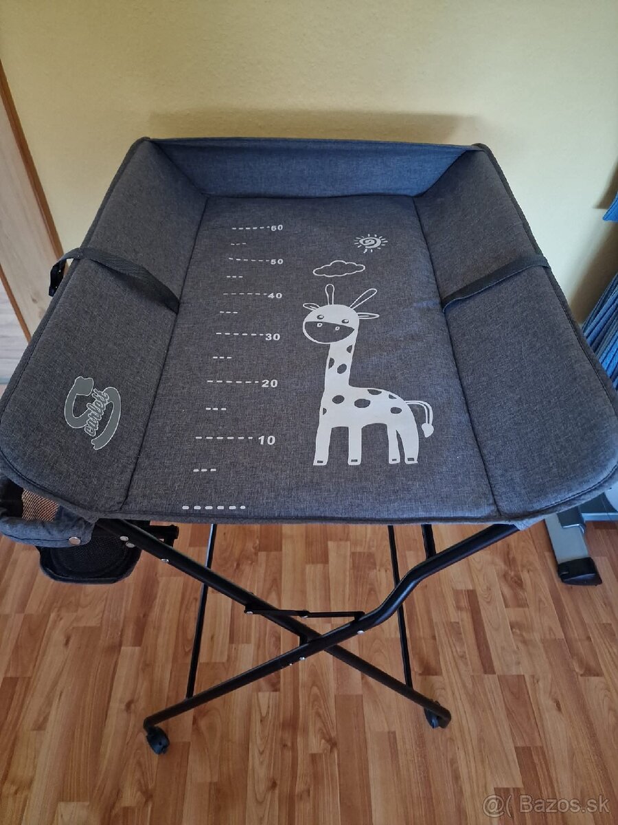 Skladací prebaľovací pult