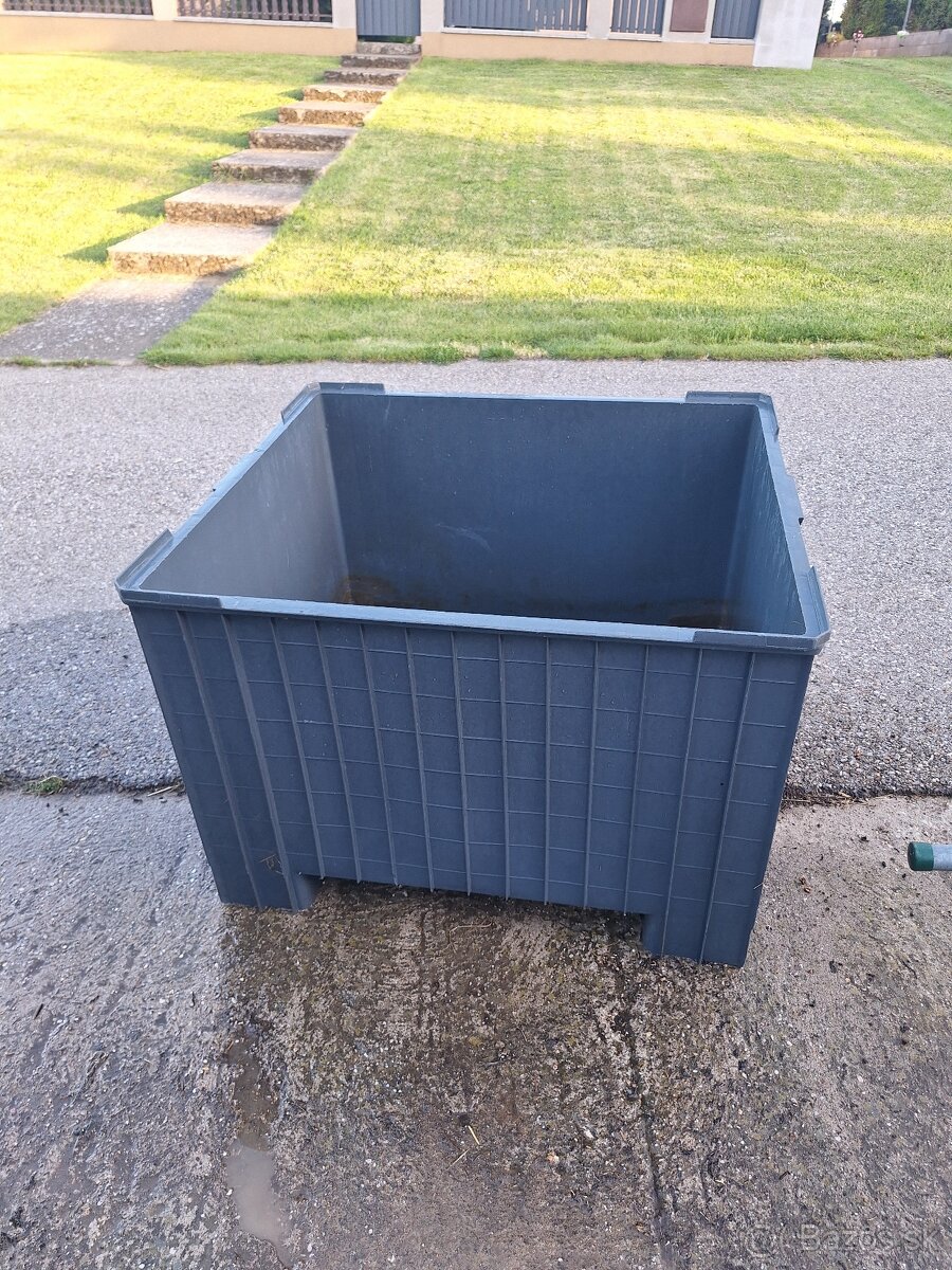 Veľký box pre zvieratá,krmivo