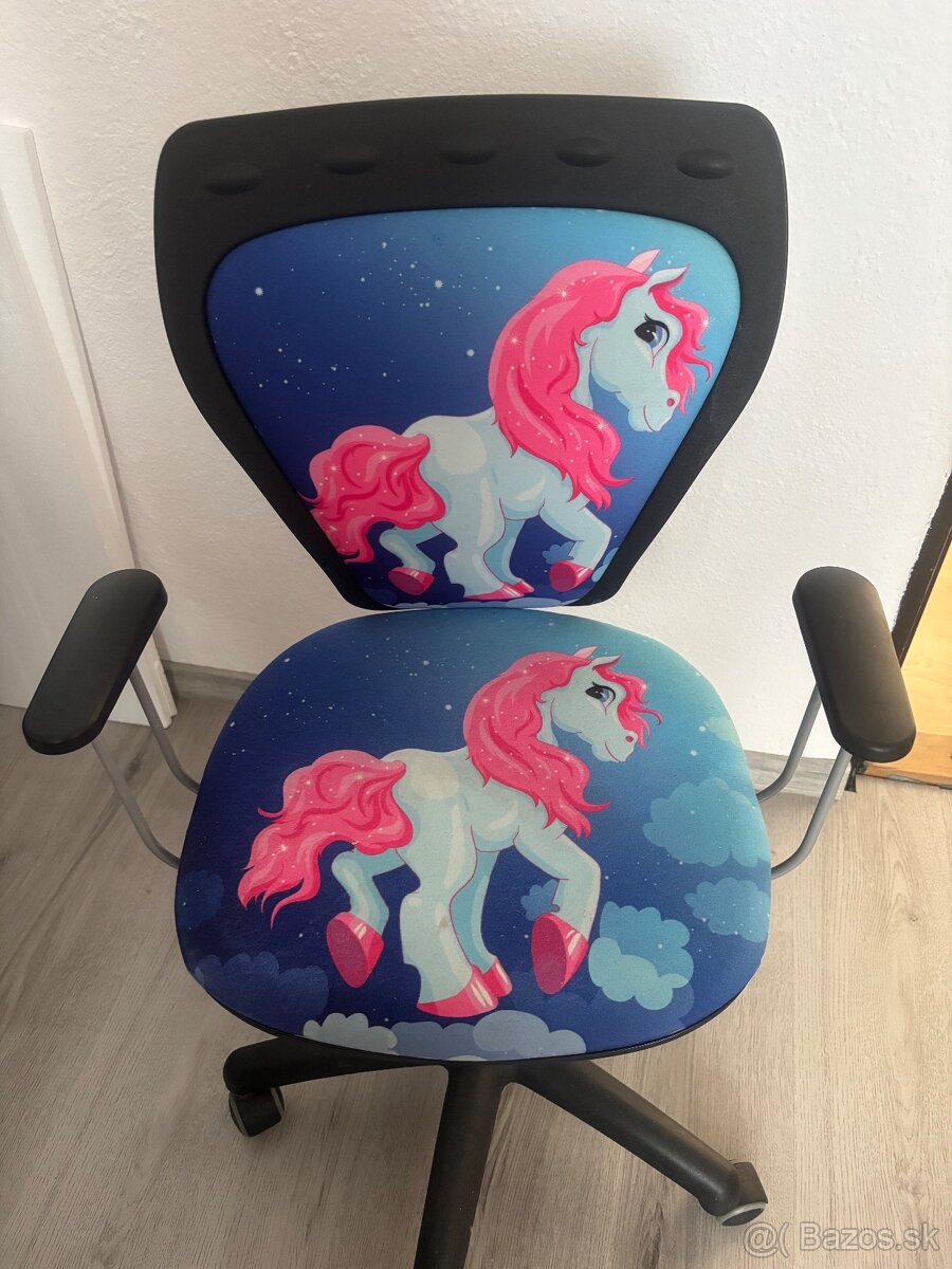 Študentská stolička