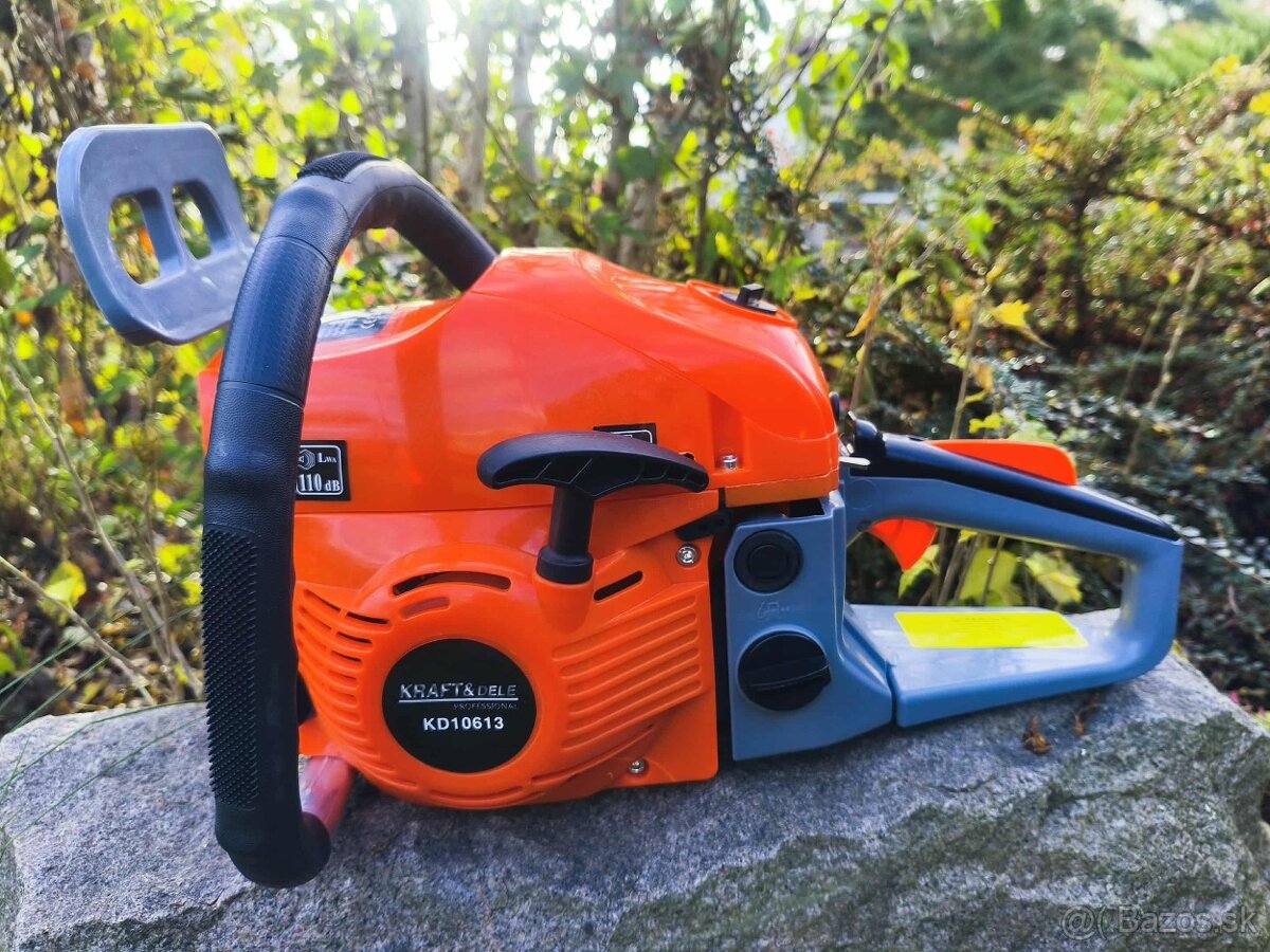 Benzínová pila. 5,9 koní, 58 ccm. 2x lišta a řetěz.Nová